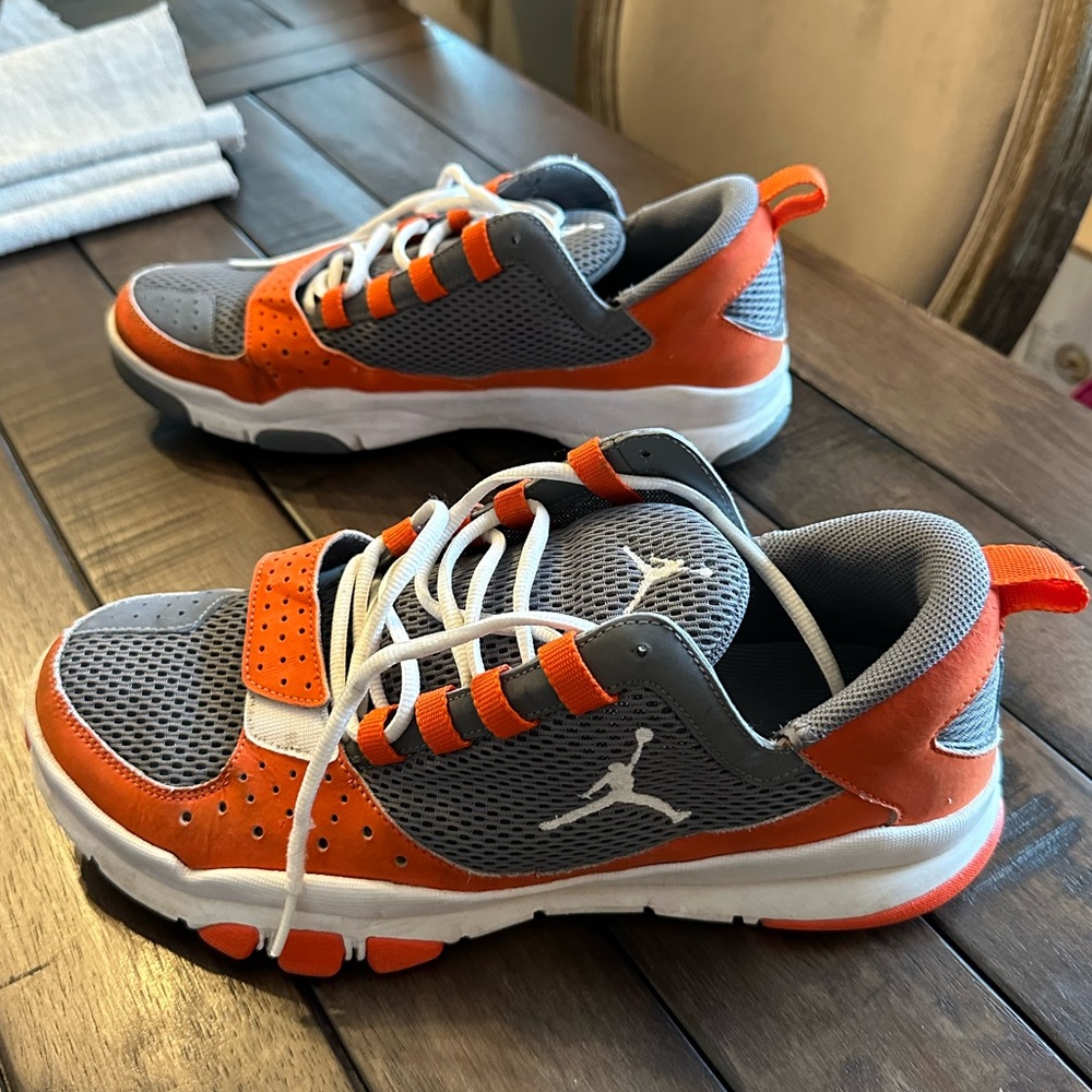 Men’s Jordan Trunner Dominate Cool Grey Team Orange White Shoes 2011 size 10.5